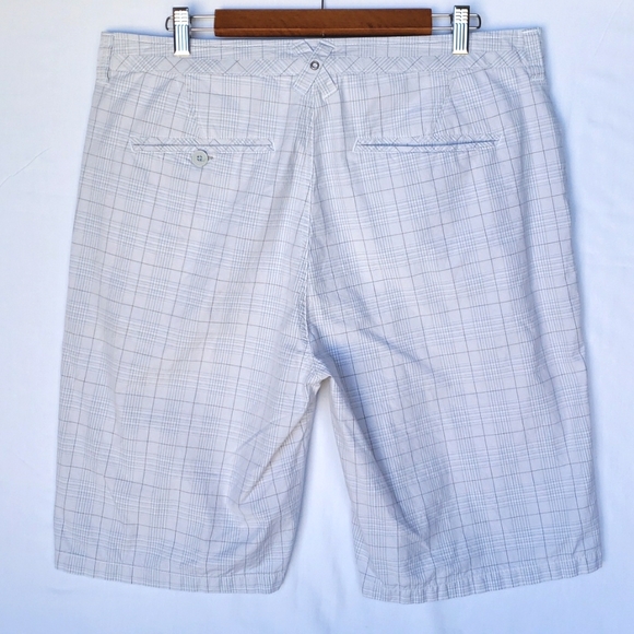 Quicksilver Shorts Size: 36 - Picture 4 of 6